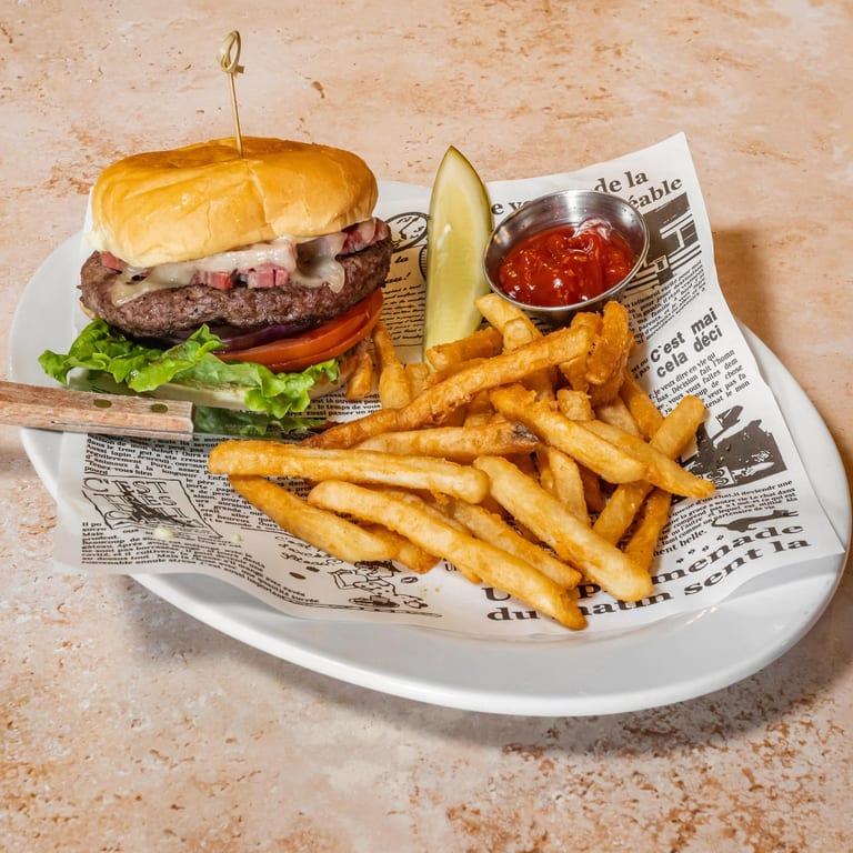 Delicious Chicken Sandwiches: A Pub Favorite